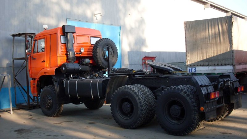 КАМАЗ 65225 43 тягач