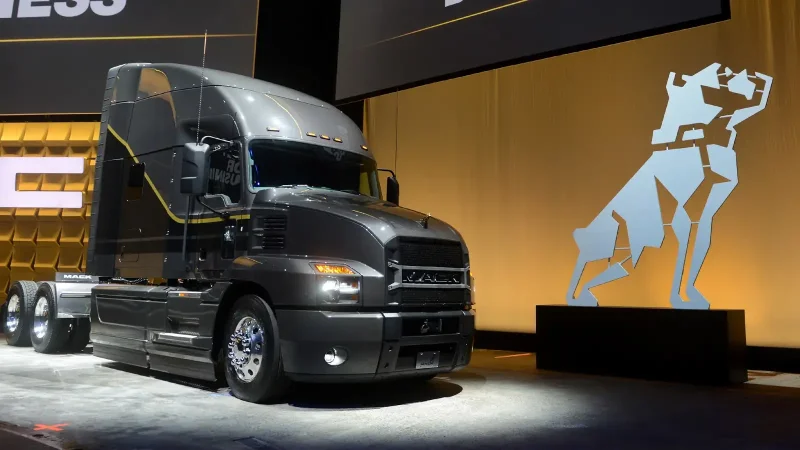 Тягач Mack Volvo