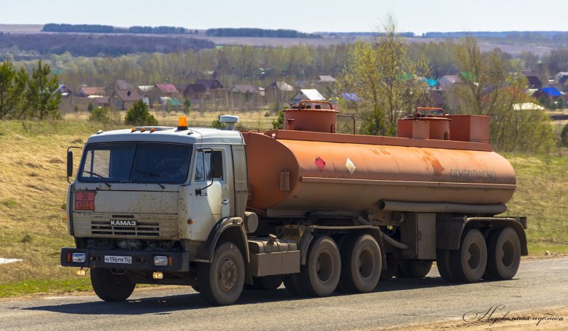 КАМАЗ 54115 С полуприцепом МАЗ 9758