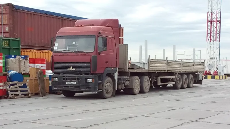 Тягач МАЗ 6430с9-520-020