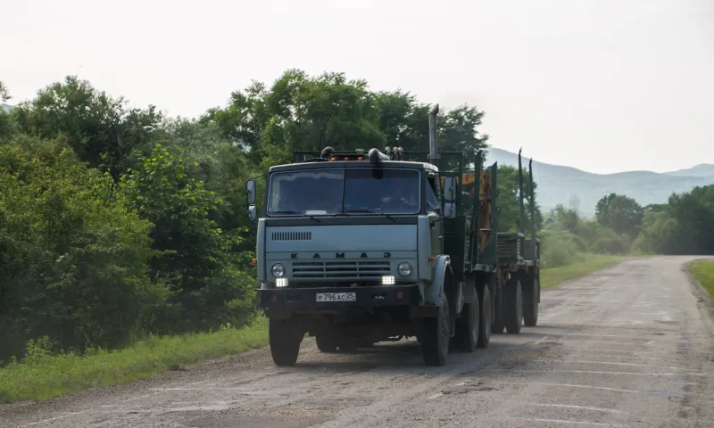 КАМАЗ 5350 спереди