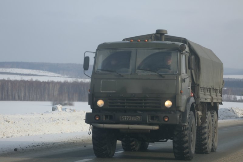 КАМАЗ 4310 на маленьких вездеходных колесах