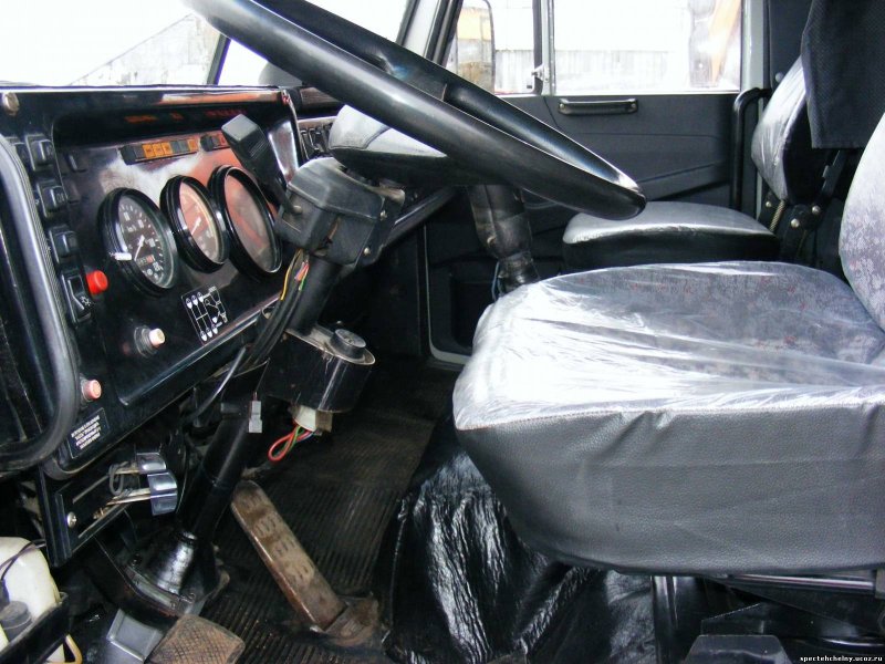 КАМАЗ 55111 кабина внутри