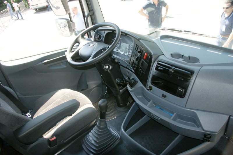 КАМАЗ 65206 салон кабины