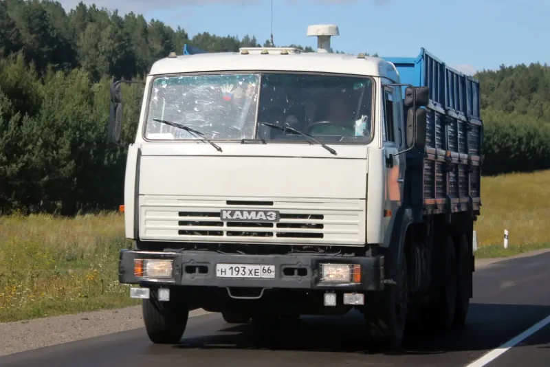 Колесо шоссейного КАМАЗА 5320