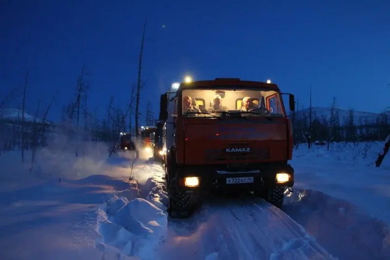 Тягач КАМАЗ на зимнике