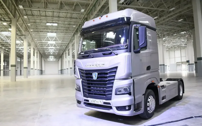 КАМАЗ 54115 С полуприцепом Шмитц