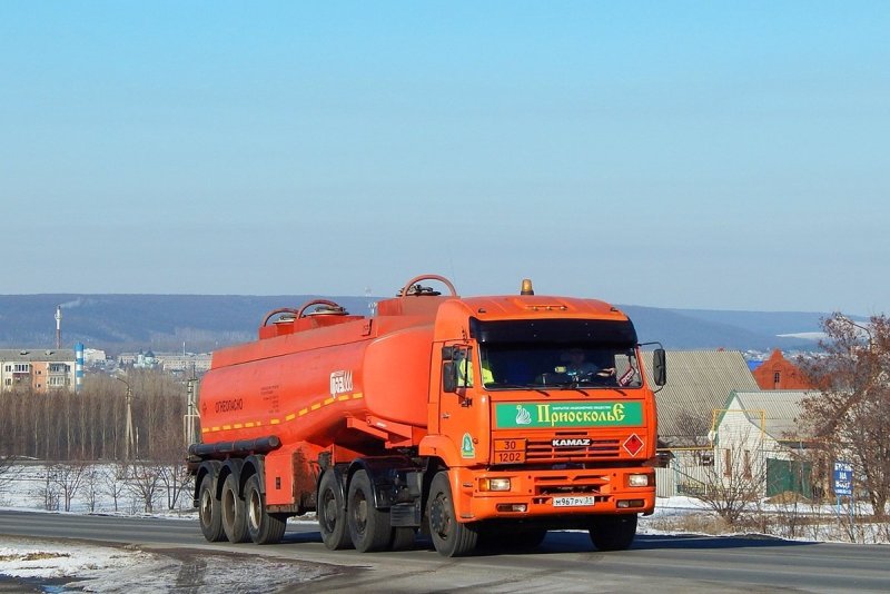 КАМАЗ 6460 С полуприцепом цистерной