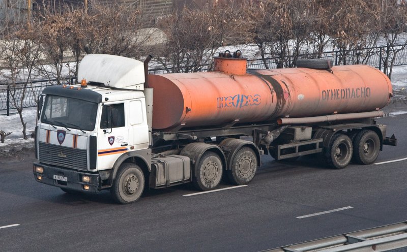 МАЗ 6430 С полуприцепом цистерной