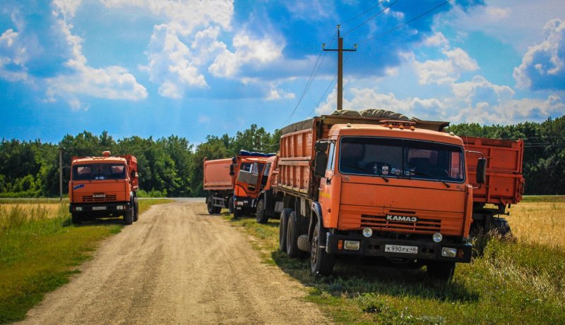 КАМАЗ 45143 В поле