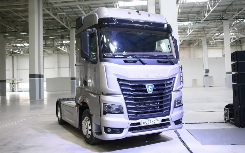Тягач КАМАЗ-54901