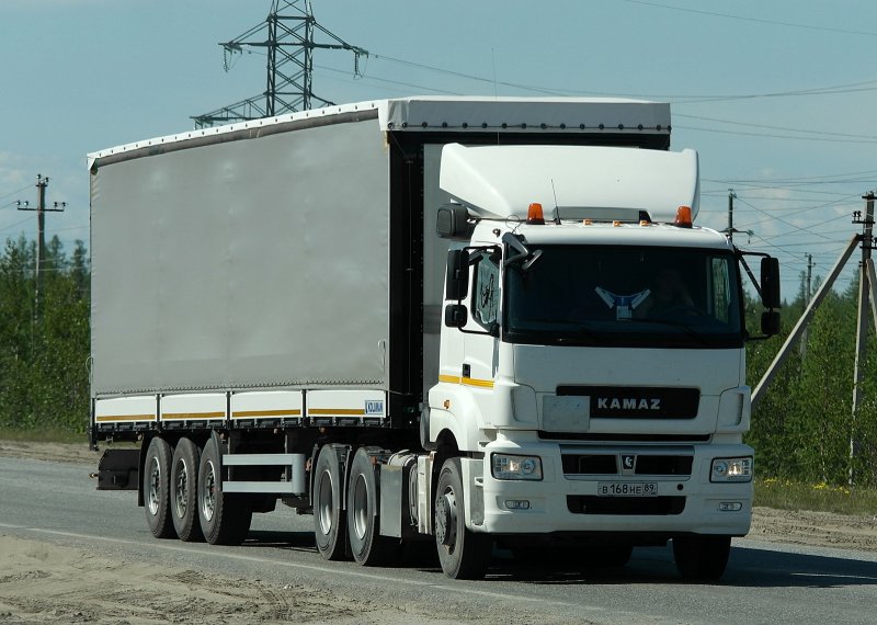 КАМАЗ 65206 С бортовым полуприцепом