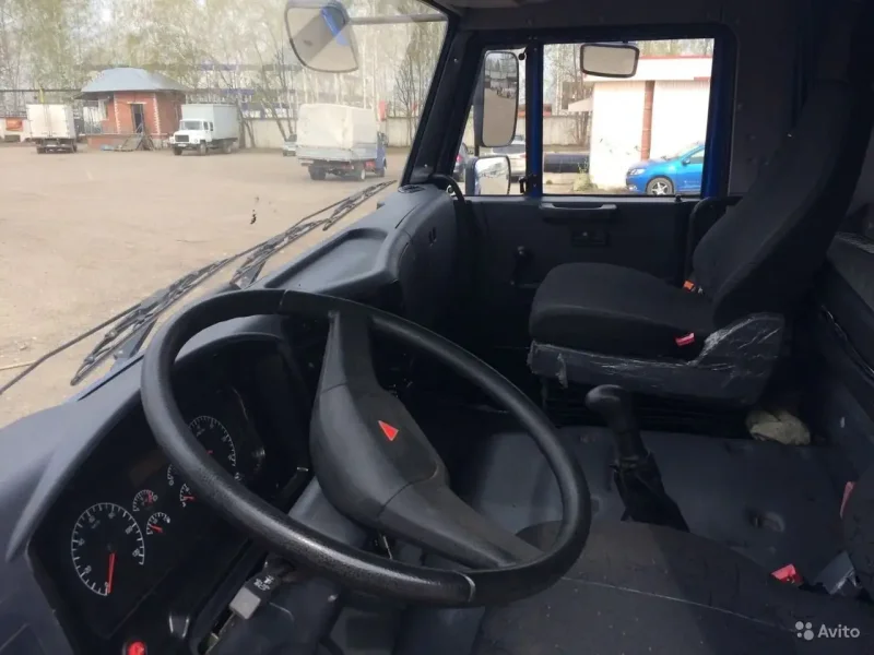 КАМАЗ 6520 салон кабины