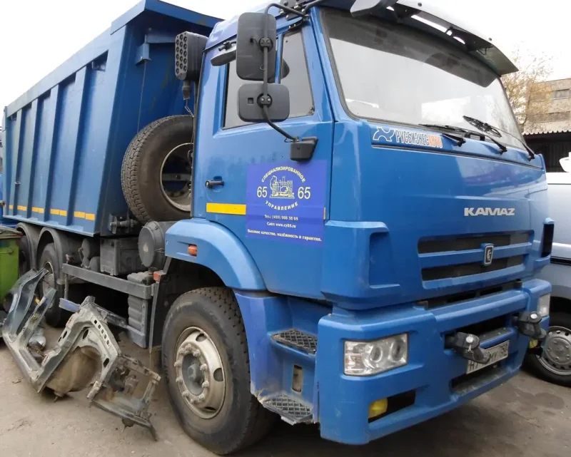 КАМАЗ 6520 голубой