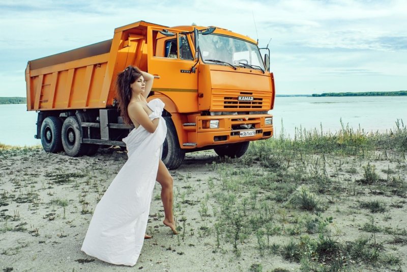2021 КАМАЗ С девушкой
