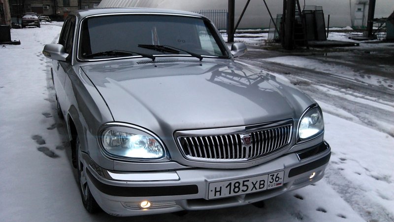 Машина Волга ГАЗ 31105