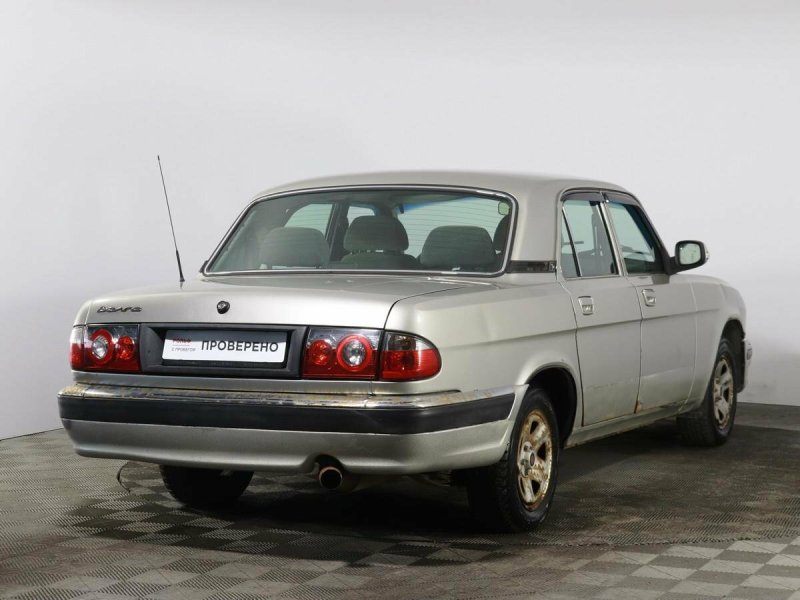 Машина Волга ГАЗ 31105