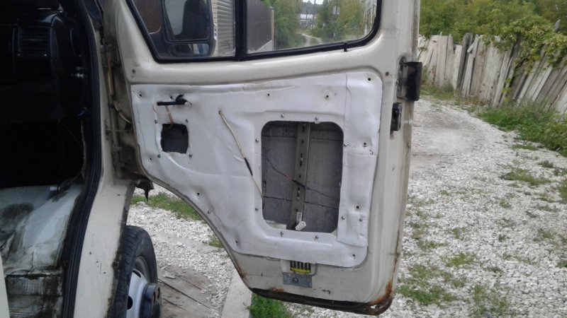 Пластиковые задние двери на Газель 3302