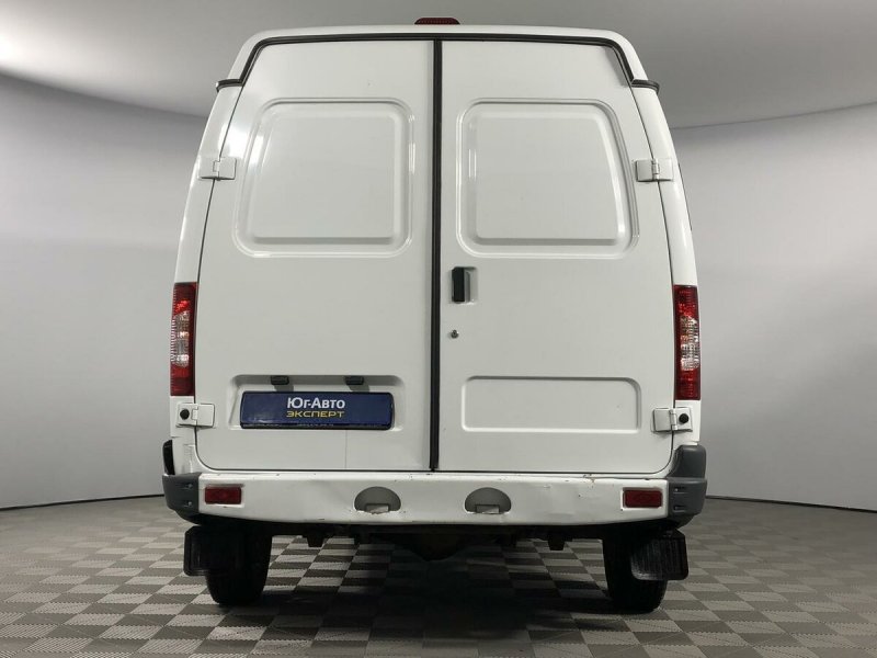 ГАЗ 2705 сзади