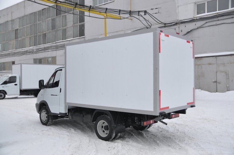 Грузовая Газель 3302 сзади