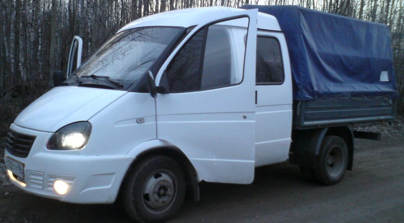 Белая Газель с чёрным кузовом