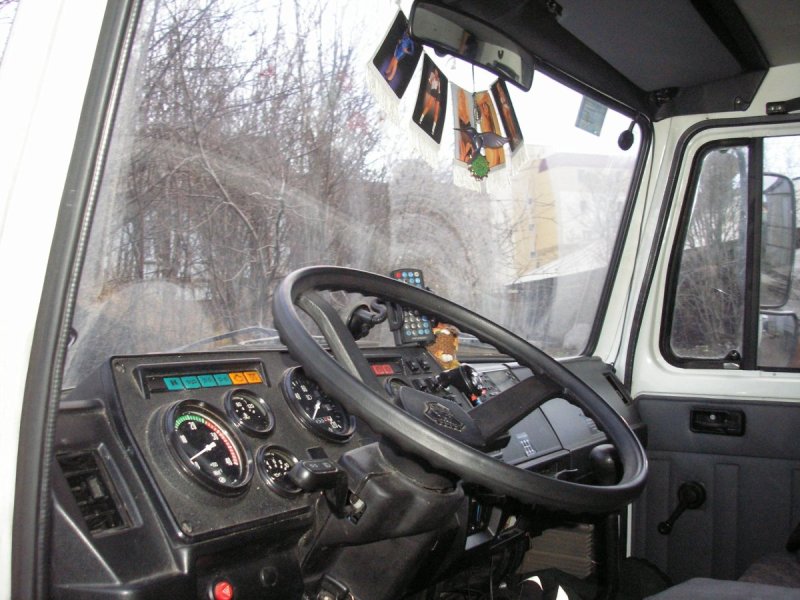 ГАЗ 3309 салон кабины