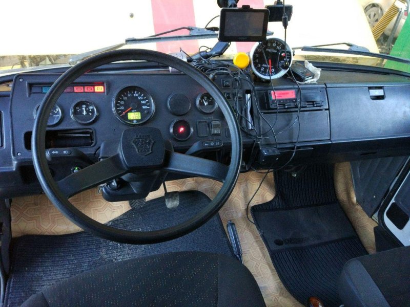 ГАЗ 3307 салон кабина