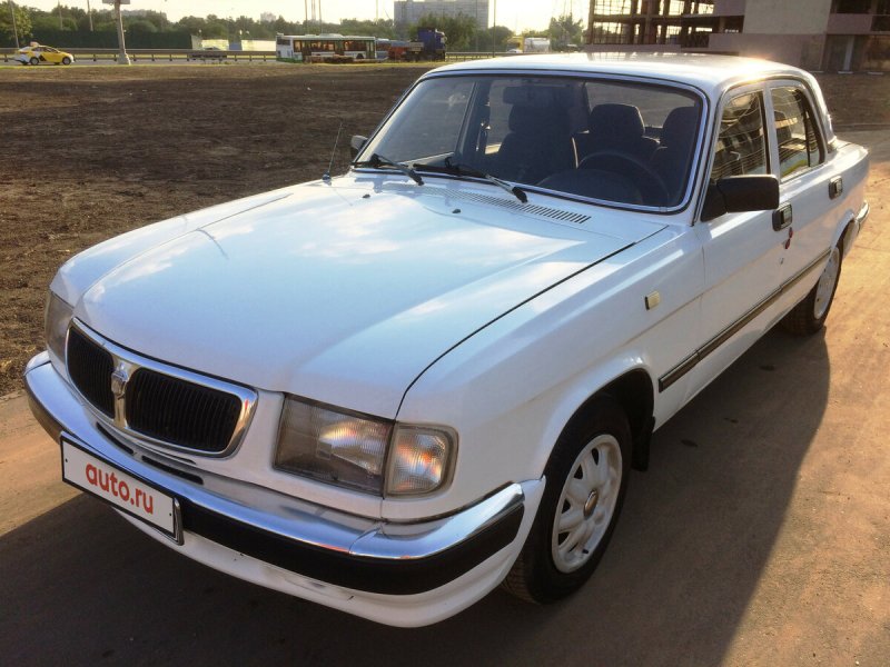 Автомобиль Волга 3110 белый