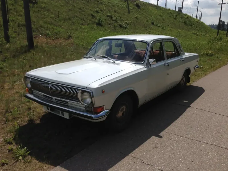 Серая Волга ГАЗ 24