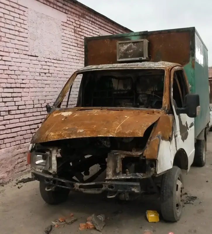 Ржавая пассажирская Газель