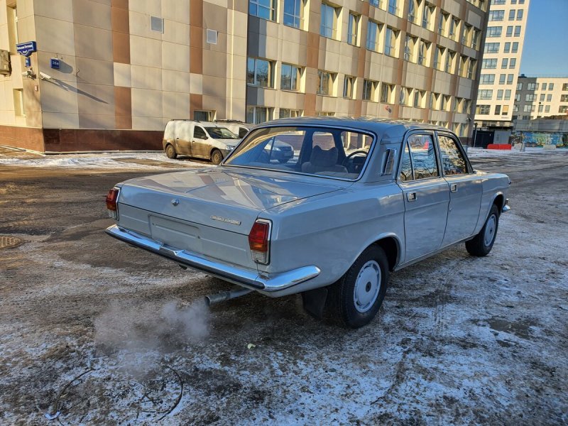 Волга 2410 седан