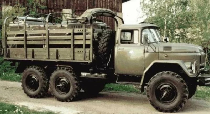 Военный грузовик ЗИЛ 131