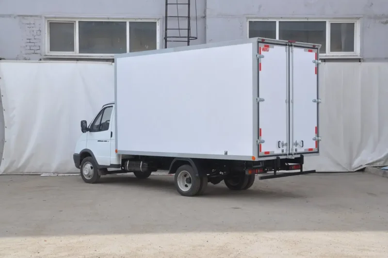 ГАЗ 3307 С будкой сзади