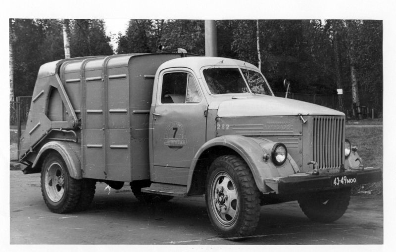 Мусоровоз 93м на шасси ГАЗ-52