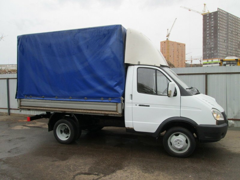 Белый ГАЗ 3302