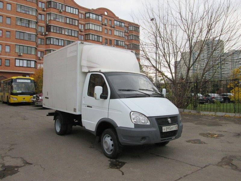 ГАЗ-330202 грузовой с бортовой платформой