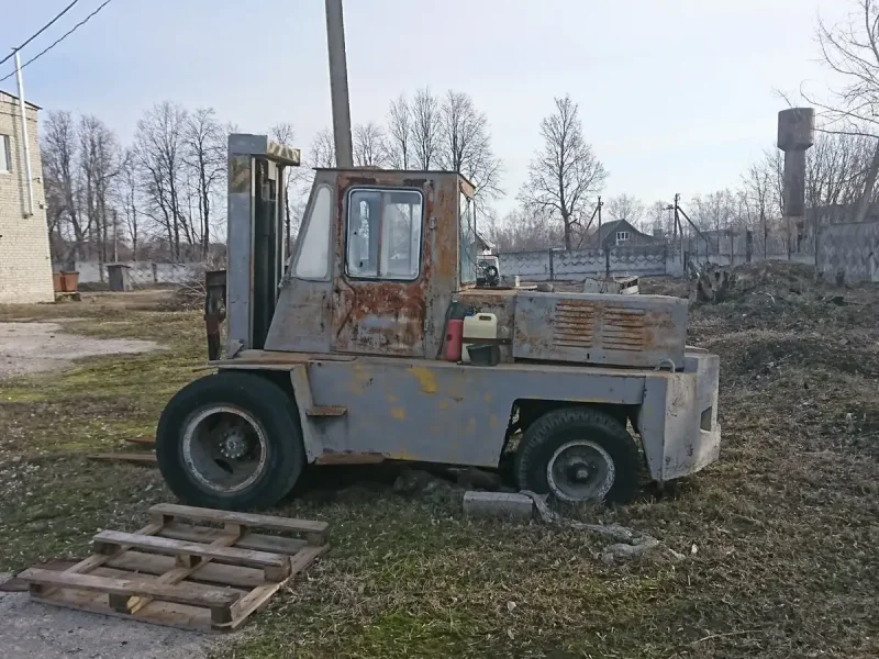 Львовский погрузчик 40810 вилочный