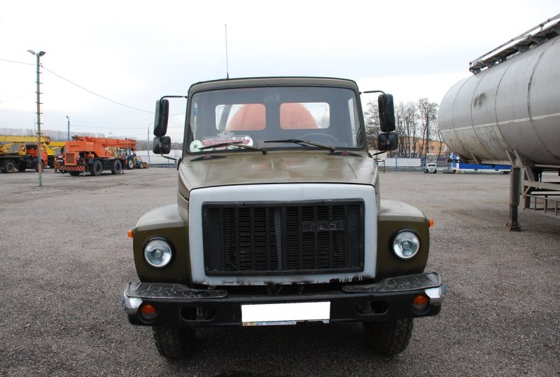 ГАЗ 3307 зелёный