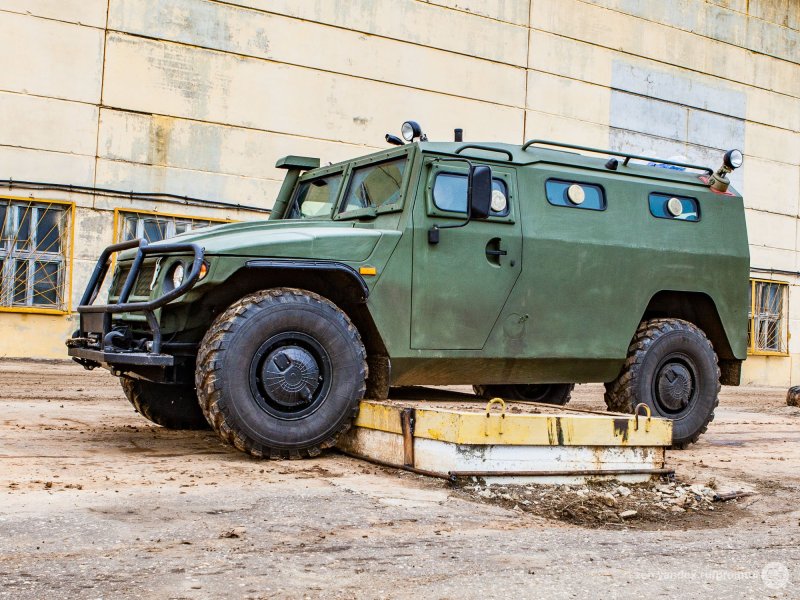 ГАЗ 2330 тигр военный