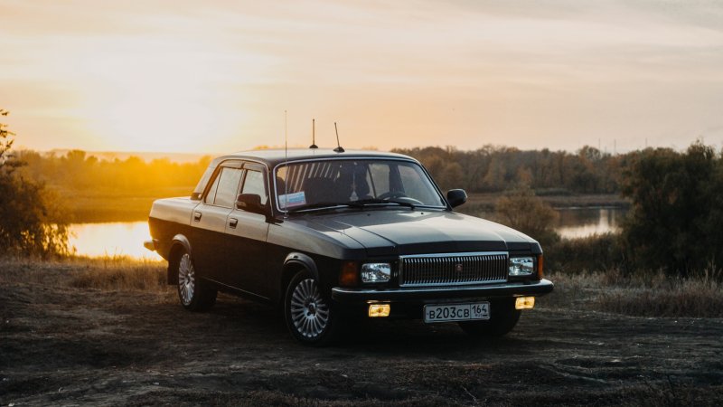 ГАЗ-3102 «Волга» и Автомобилисты
