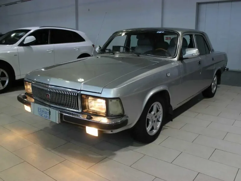 ГАЗ 3102 серебристая