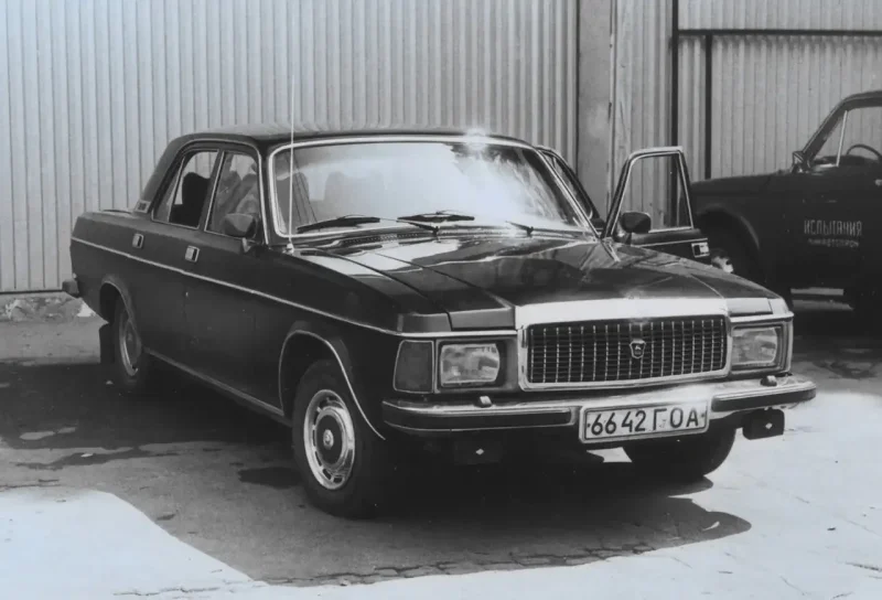 ГАЗ-3102 легковой автомобиль