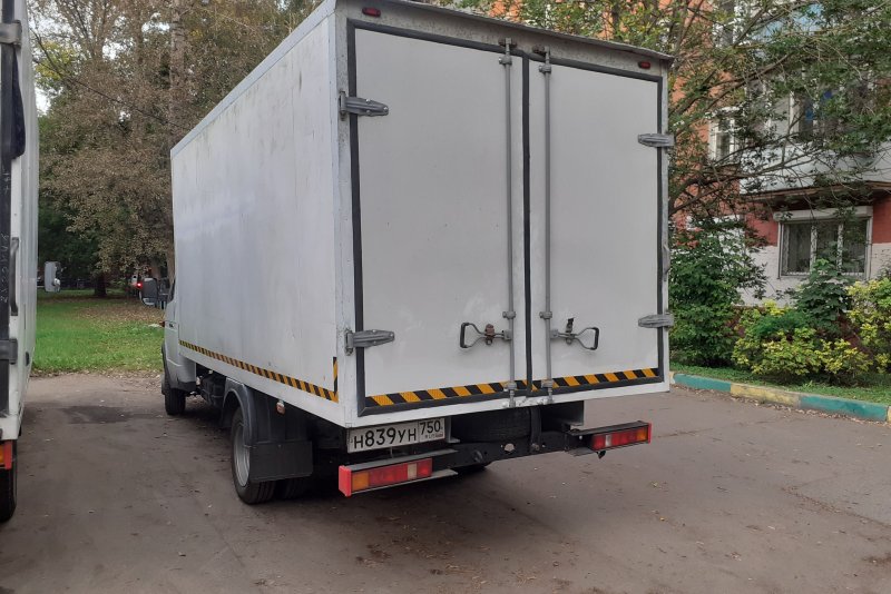 Грузовая Газель сзади