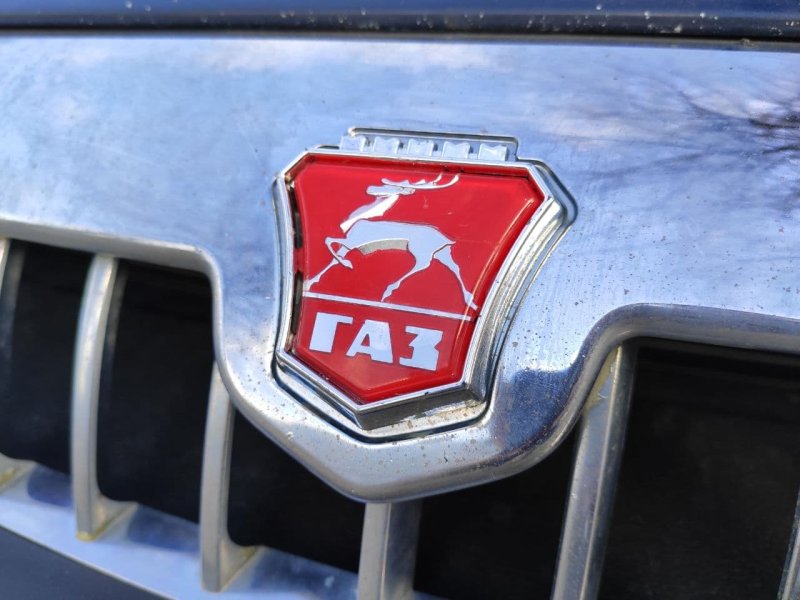 Горьковский автомобильный завод значок