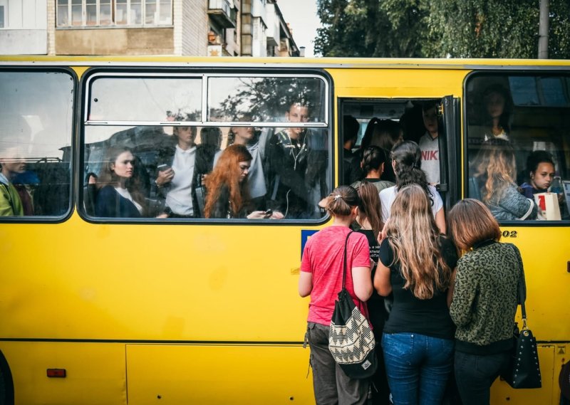 Переполненный общественный транспорт