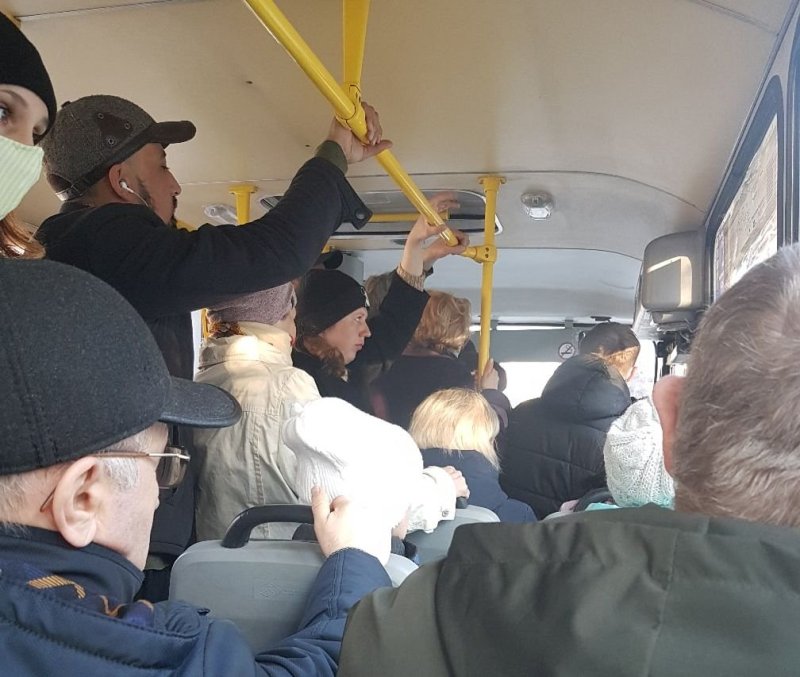 Маршрутка переполнена