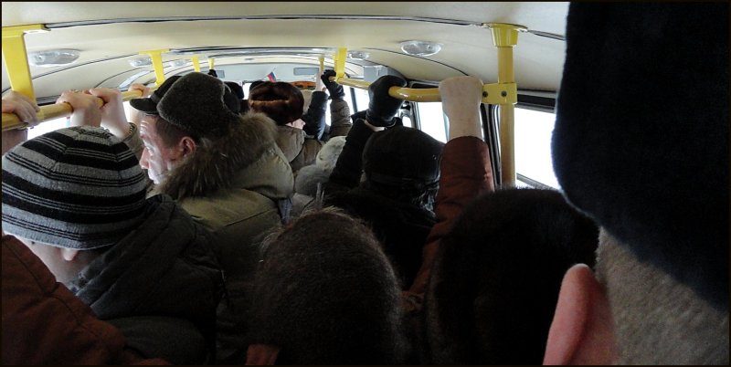 Люди в автобусе