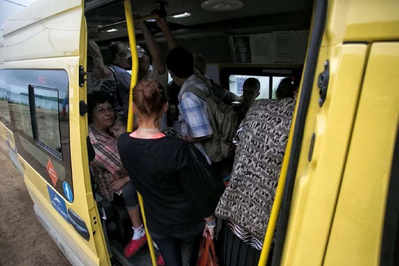 Автобус полный пассажиров