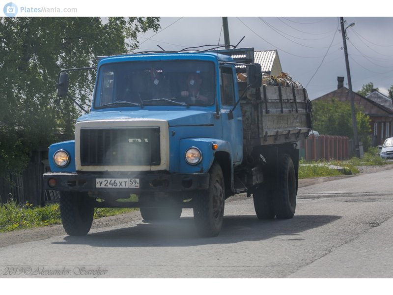 ГАЗ 69 красный