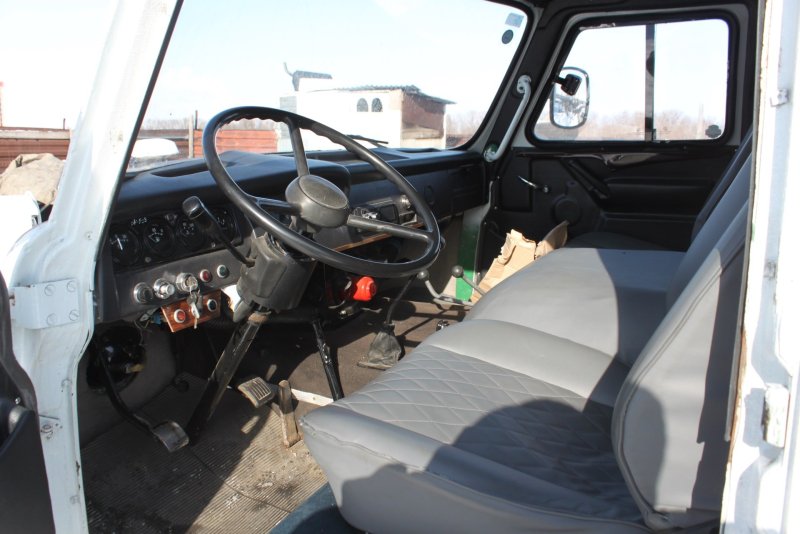 УАЗ 3303 бортовой салон